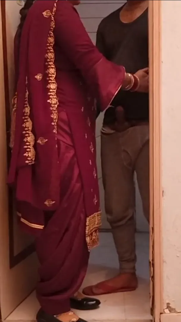 Desi salwar bhabi fucked by bihari nokar