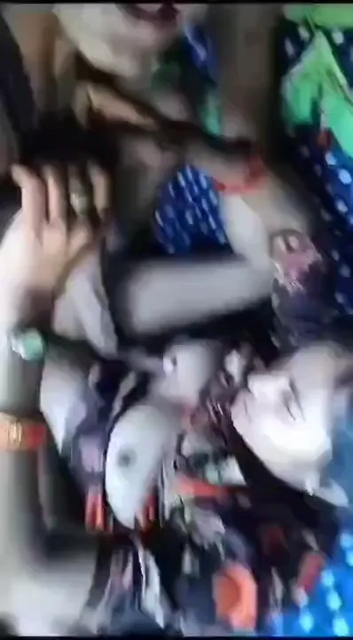 Padosi ki biwi ki gadi me chut chudai