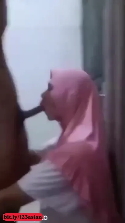 BJ Assistant Hijab Until It Comes Out of the Mouth
