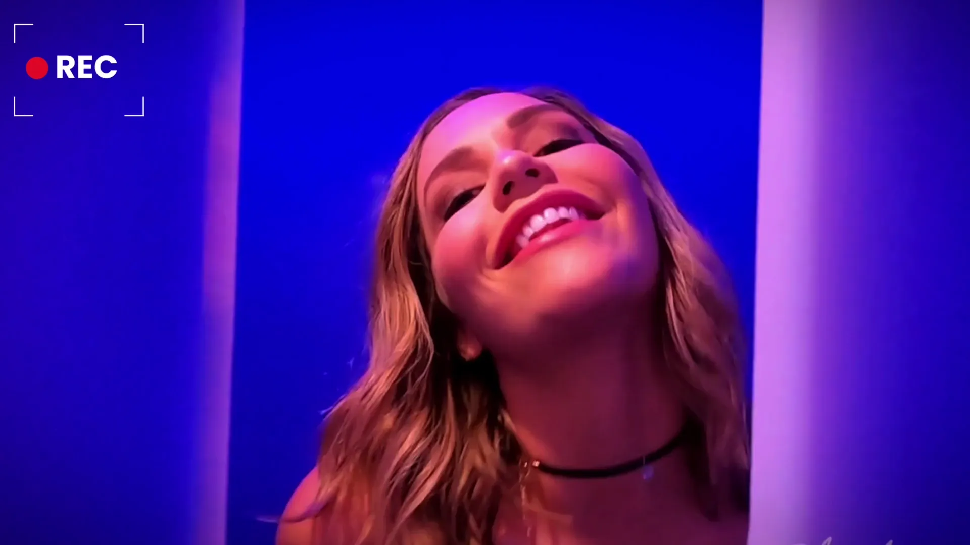 Blonde Babe Gets Horny And Fucks A Cock