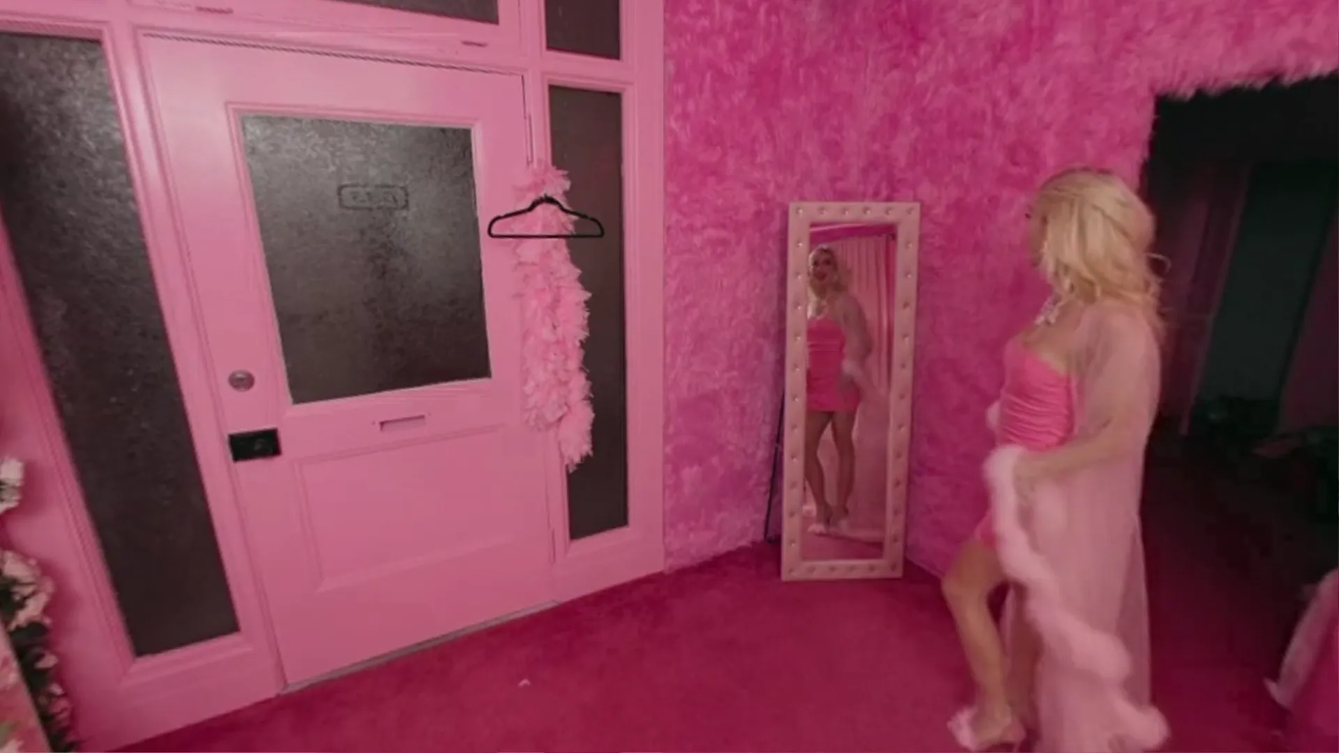 Ivy Wolfe – Barbie Cosplay