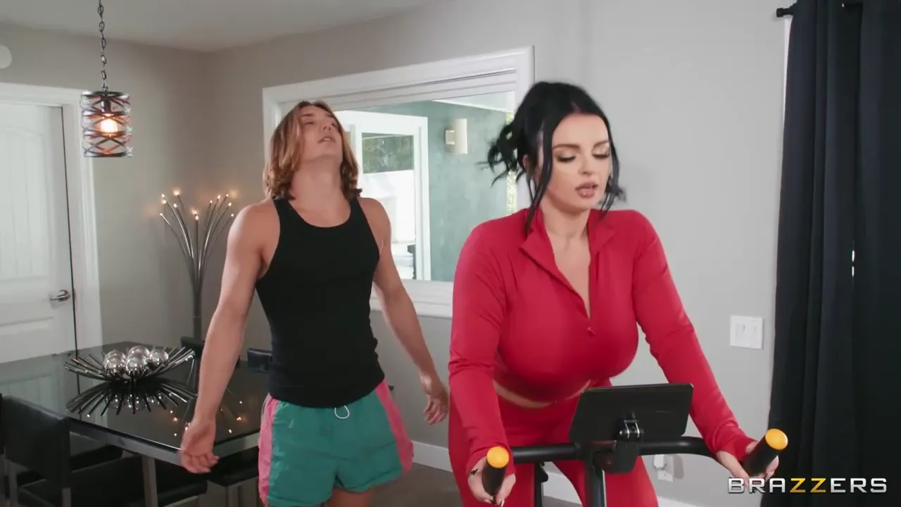 Passionate Woman with Curves Gets Intimate with Her Personal Lover