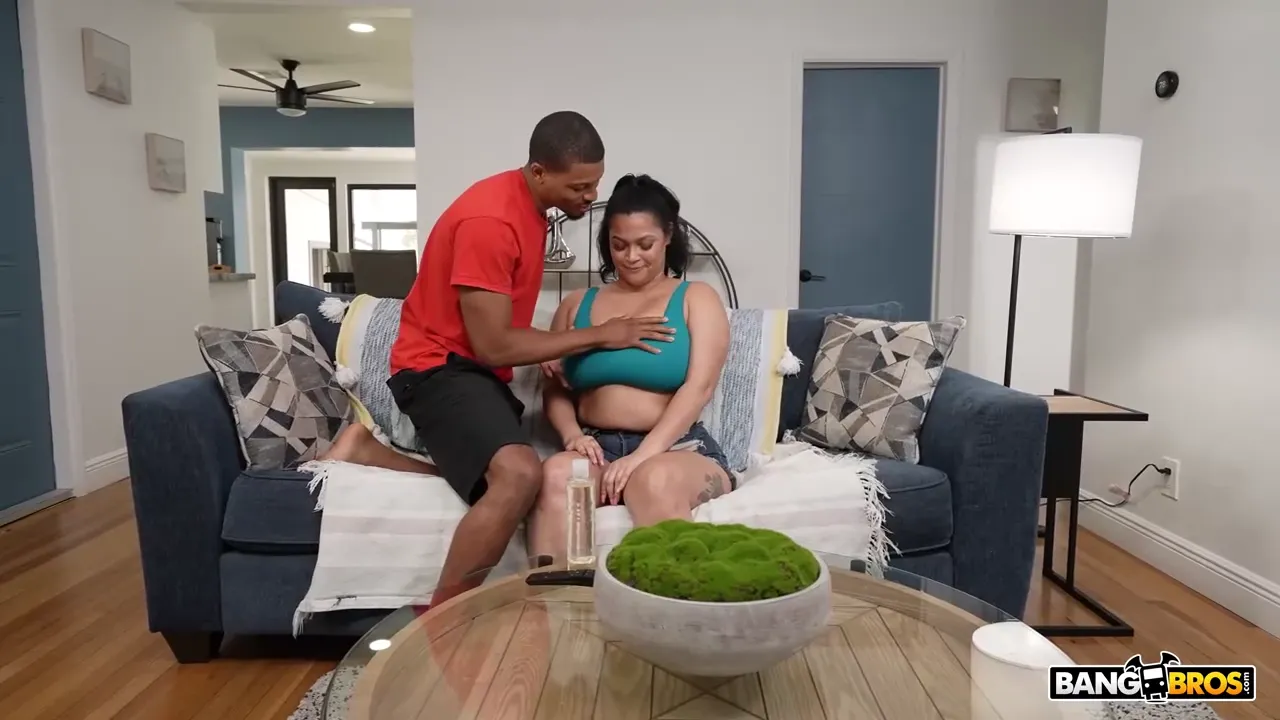 Curvy Beauty Delivers Sensational Oral to Black Gentlemen