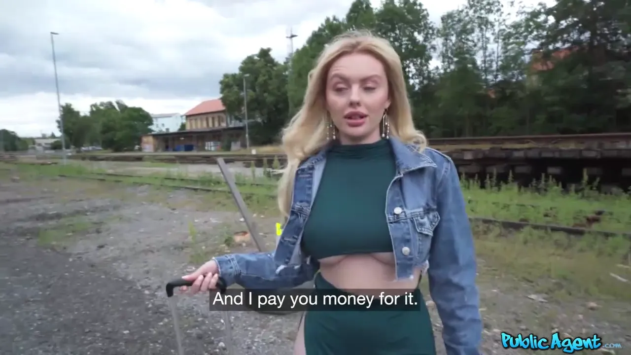 Blonde Beauty Encounters a Charismatic Pickup Artist