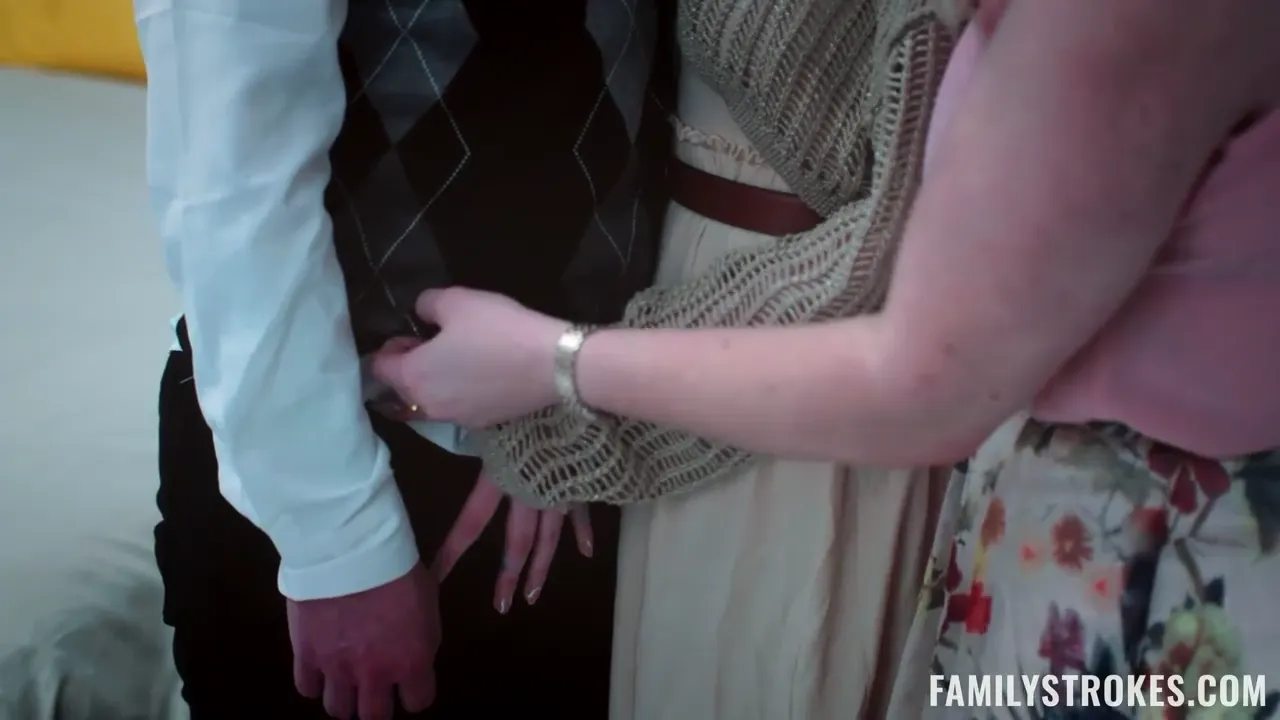 Experienced MILF with Big Breasts Educates the Youth