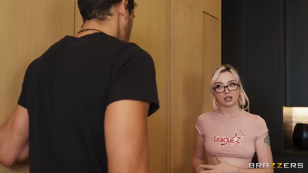 Blonde Babe in Glasses Delivers Hot Oral Action During Steamy MFM Threesome