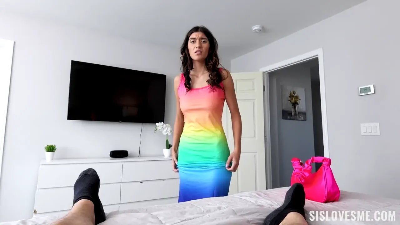 Steamy Encounter: Stepsister Delivers a Mind-Blowing Blowjob