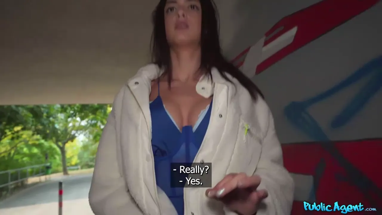 Charming Pickup Artist Seduces Busty Beauty