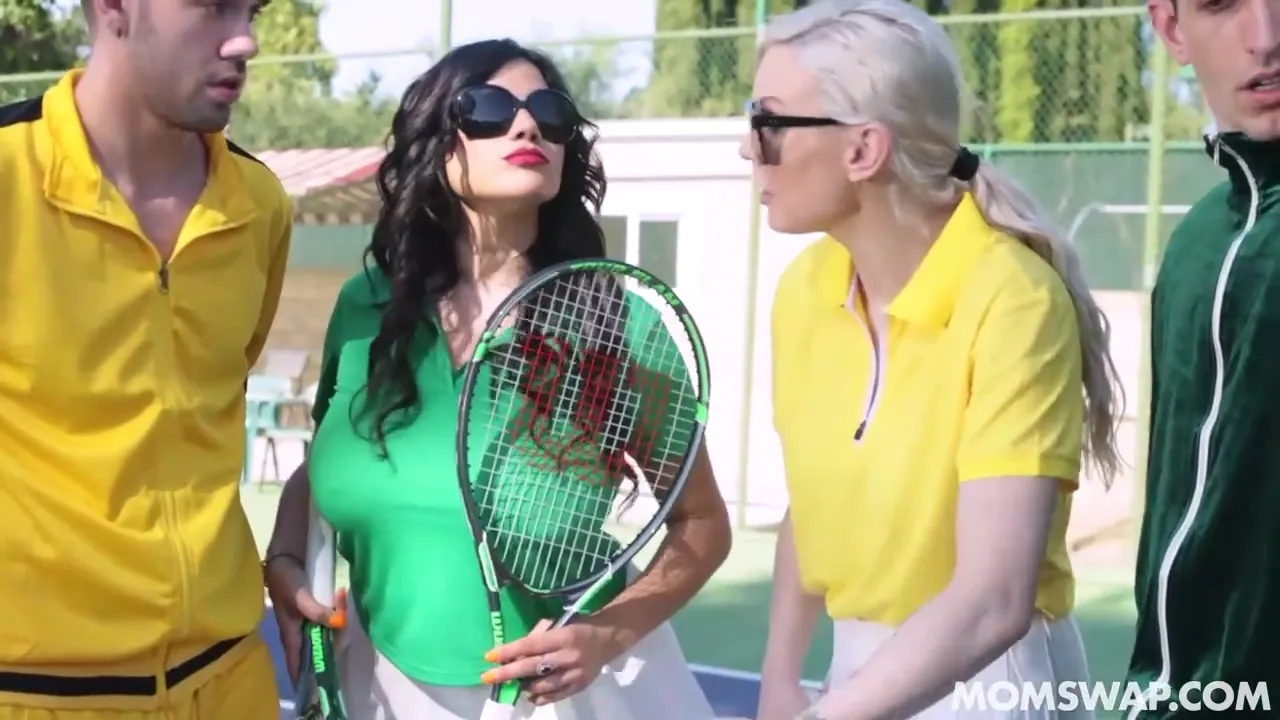 Tennis Lovers Give Young Athletes a Thrilling Experience