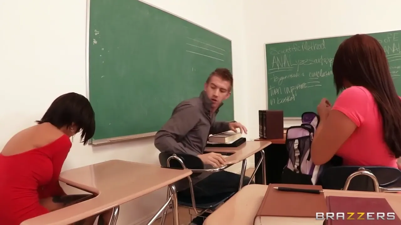 Passionate Student Delivers Exceptional Oral Pleasure to Classmate