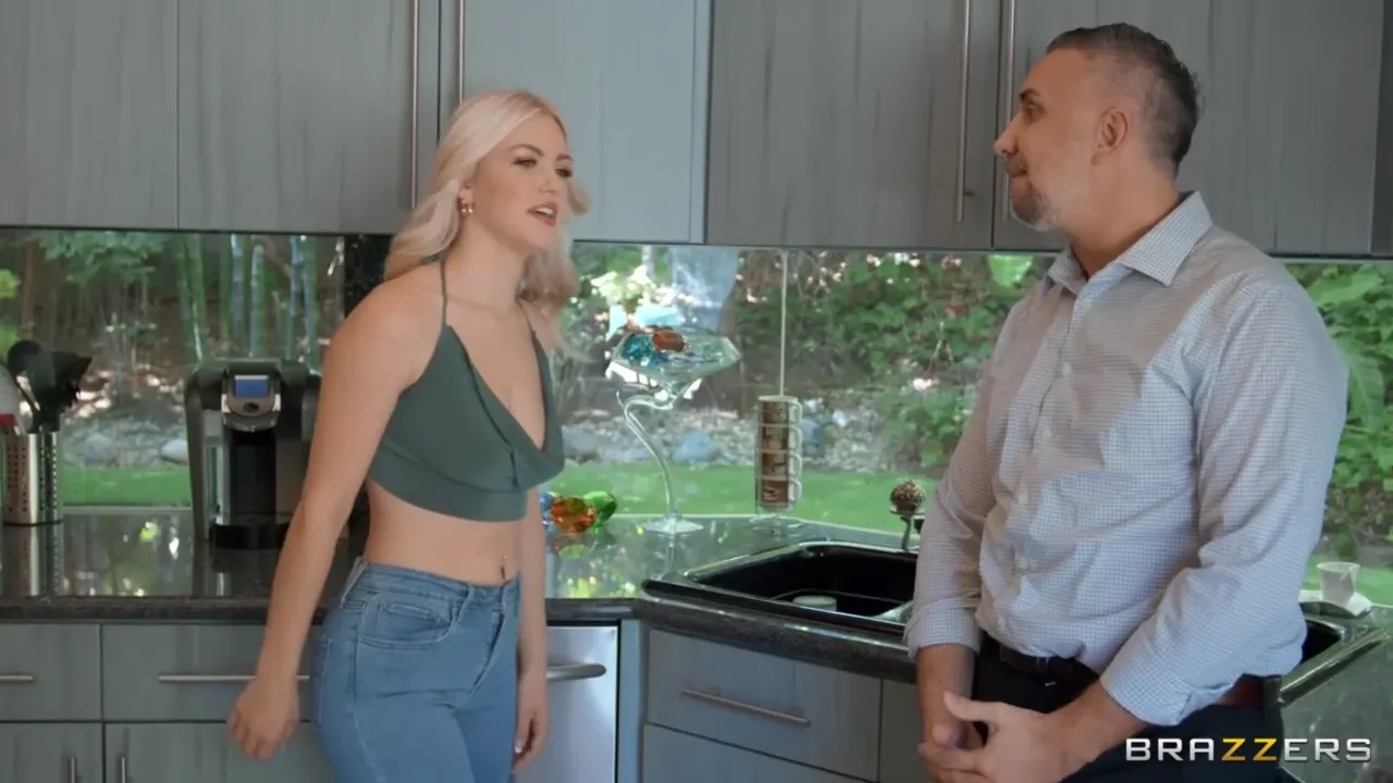 Blonde Beauty Embraces Morning Hardcore Adventures