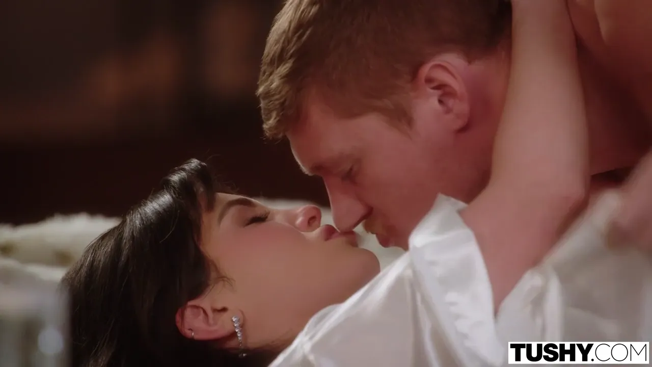 Stunning Beauty Loves Intense Anal Passion