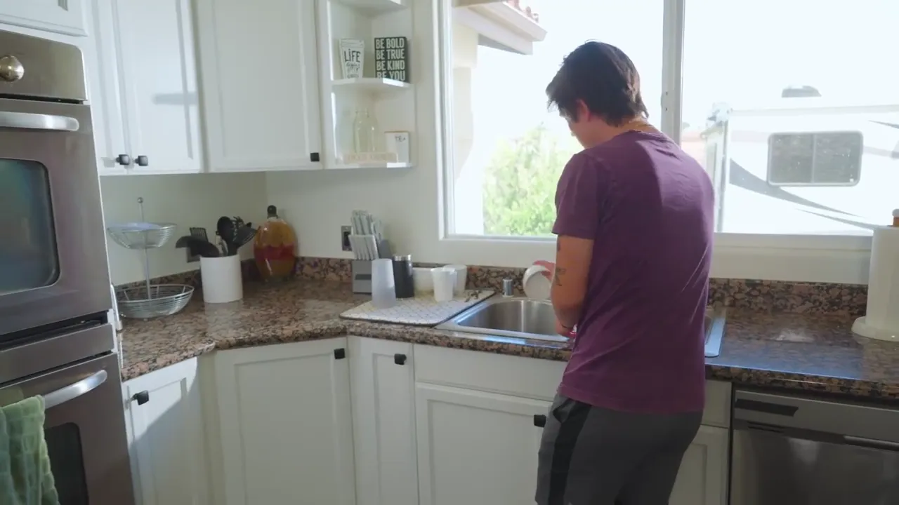 Sensational Housewife Delivers Mind-Blowing Oral Pleasure