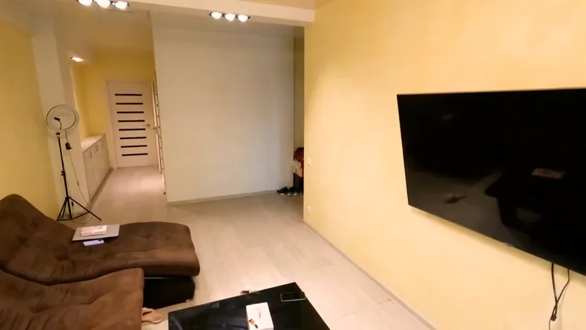 Slim Girl Skillfully Rides in Intimate Home Video