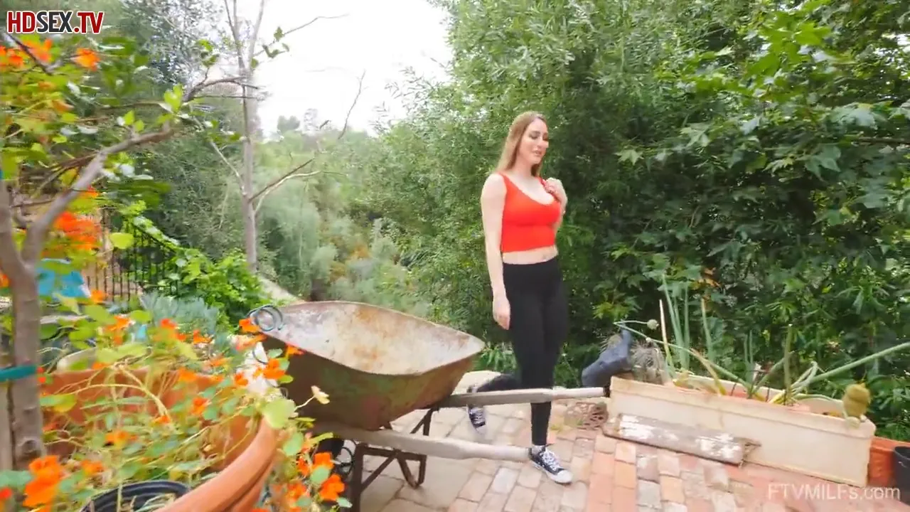 Beautiful Friend in the Garden Reveals Her Lacy Delights