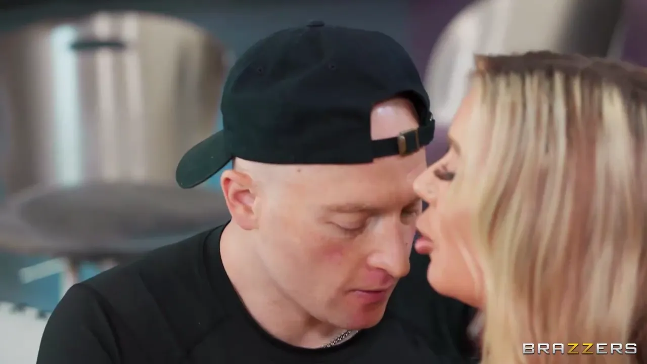 Stunning Blondes Give an Unforgettable Oral Experience to a Bald Guy