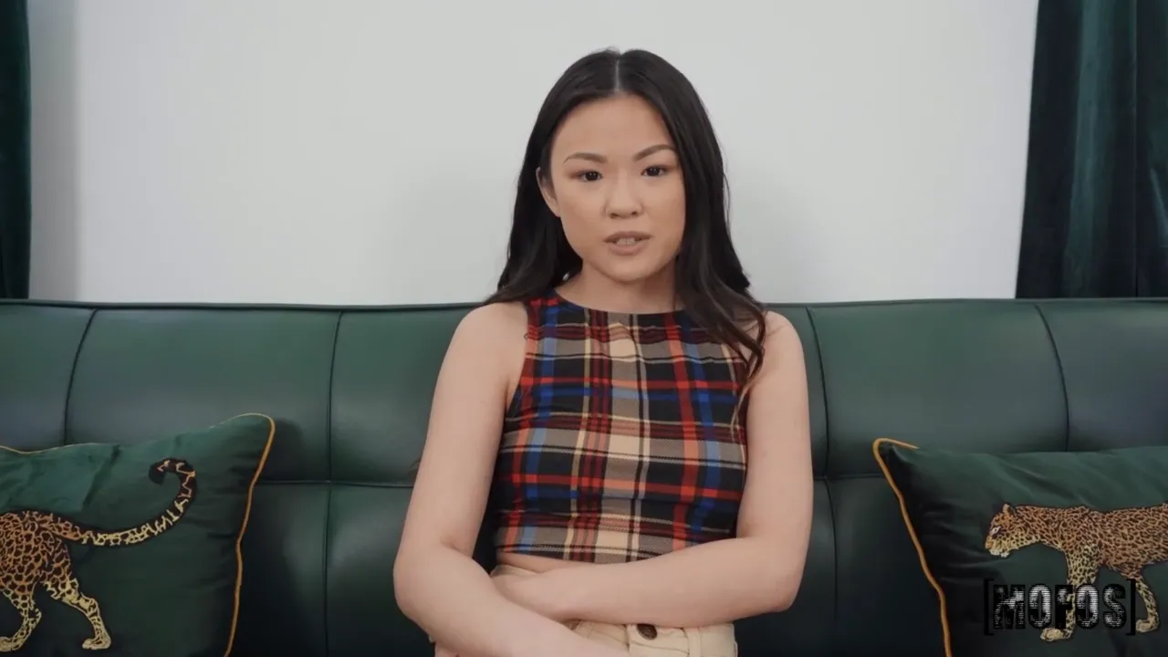 Exquisite Oral Pleasure: Asian Beauty Delivers an Incredible Blowjob to Her Mature Lover