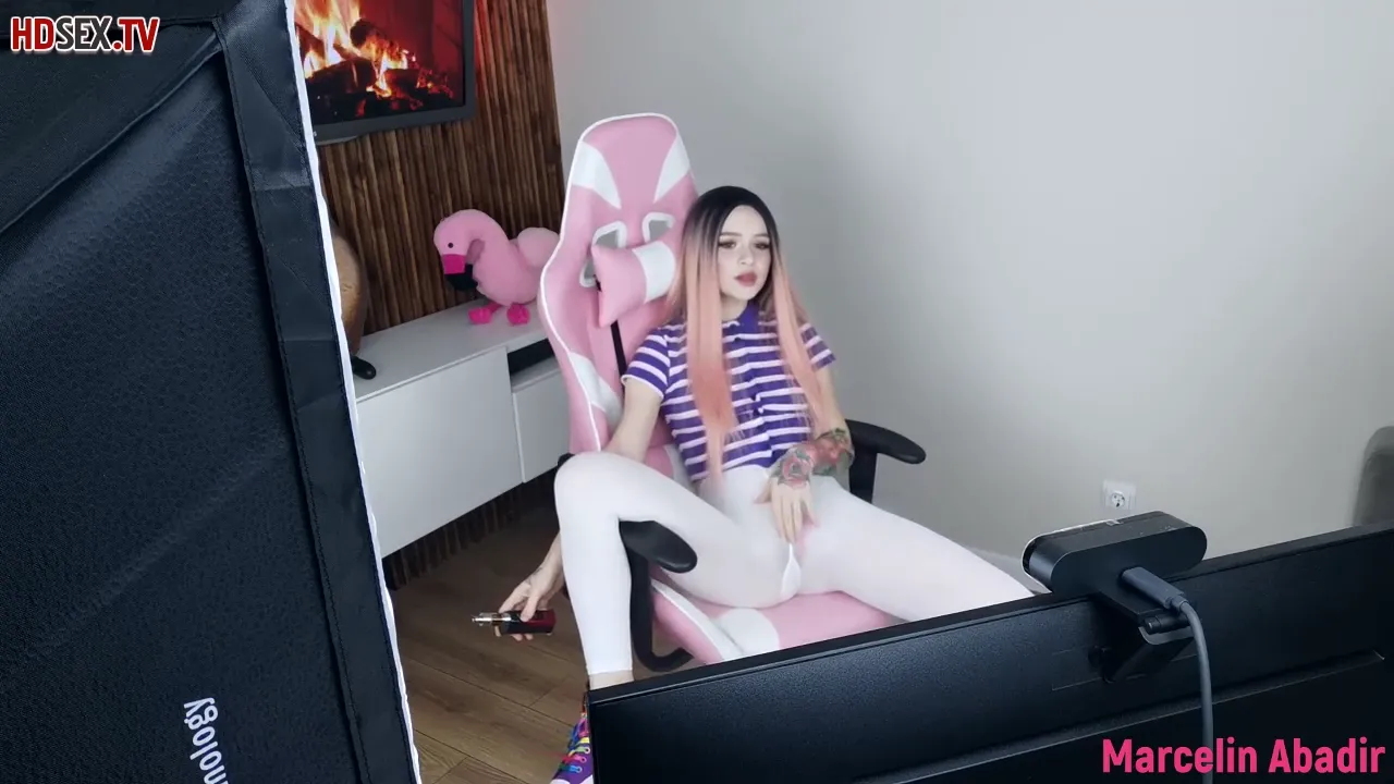 Seductive Webcam Encounter: Beautiful Long-Haired Babe Experiences Anal Pleasure