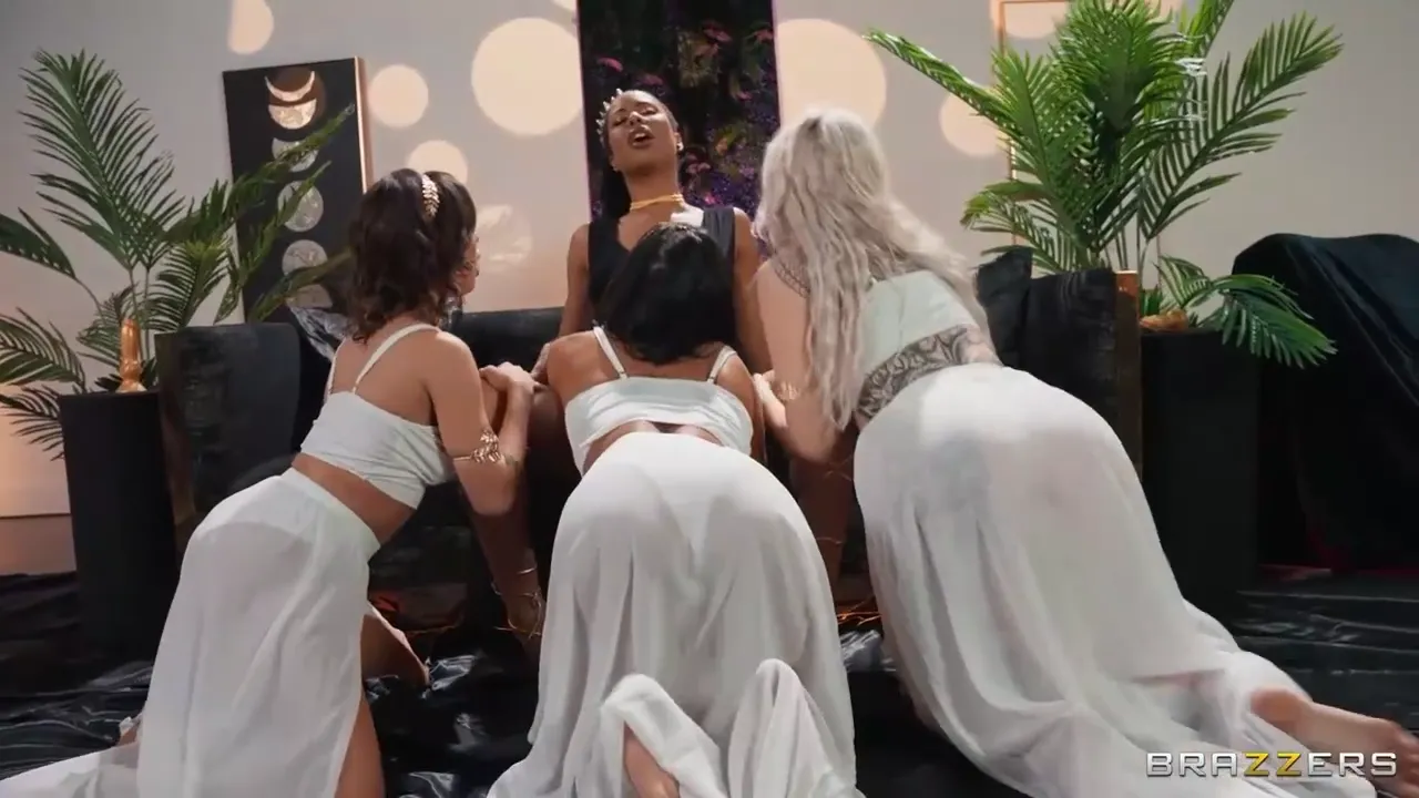 Sensational Black Lesbian Invites Friends for an Exciting Girl Party