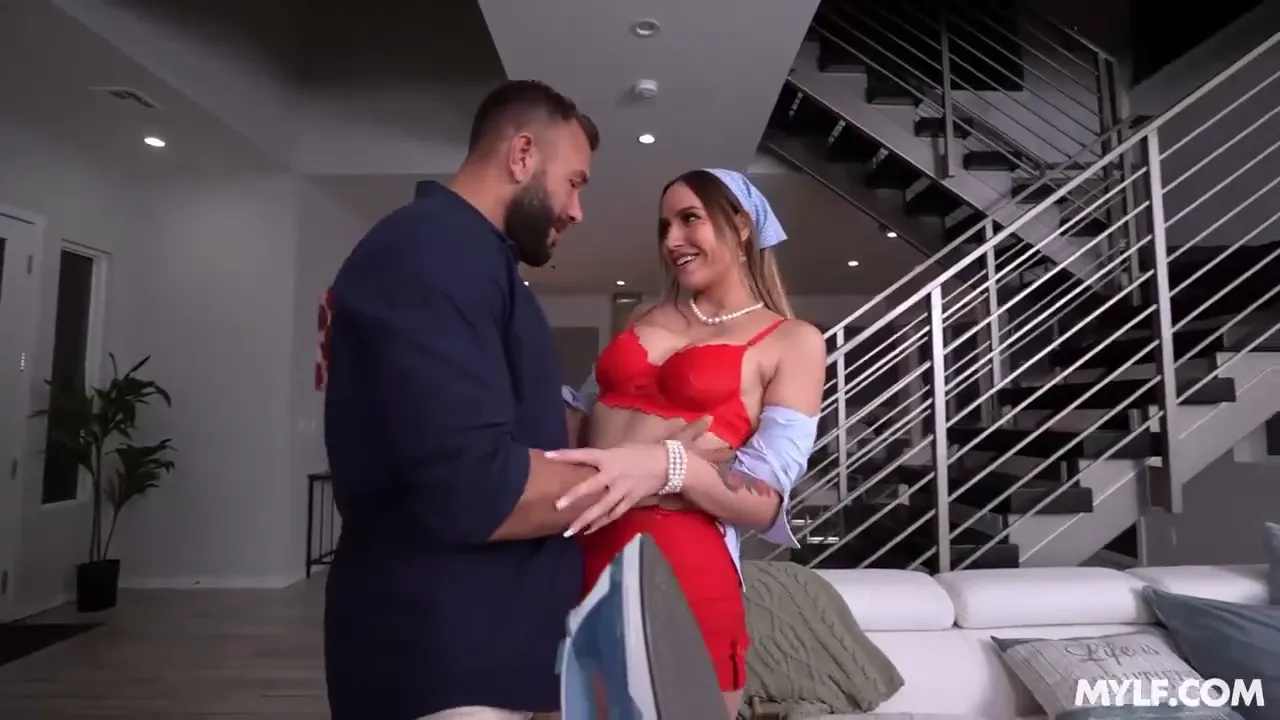 Housewife Delivers a Sensational Blowjob to a Bearded Man