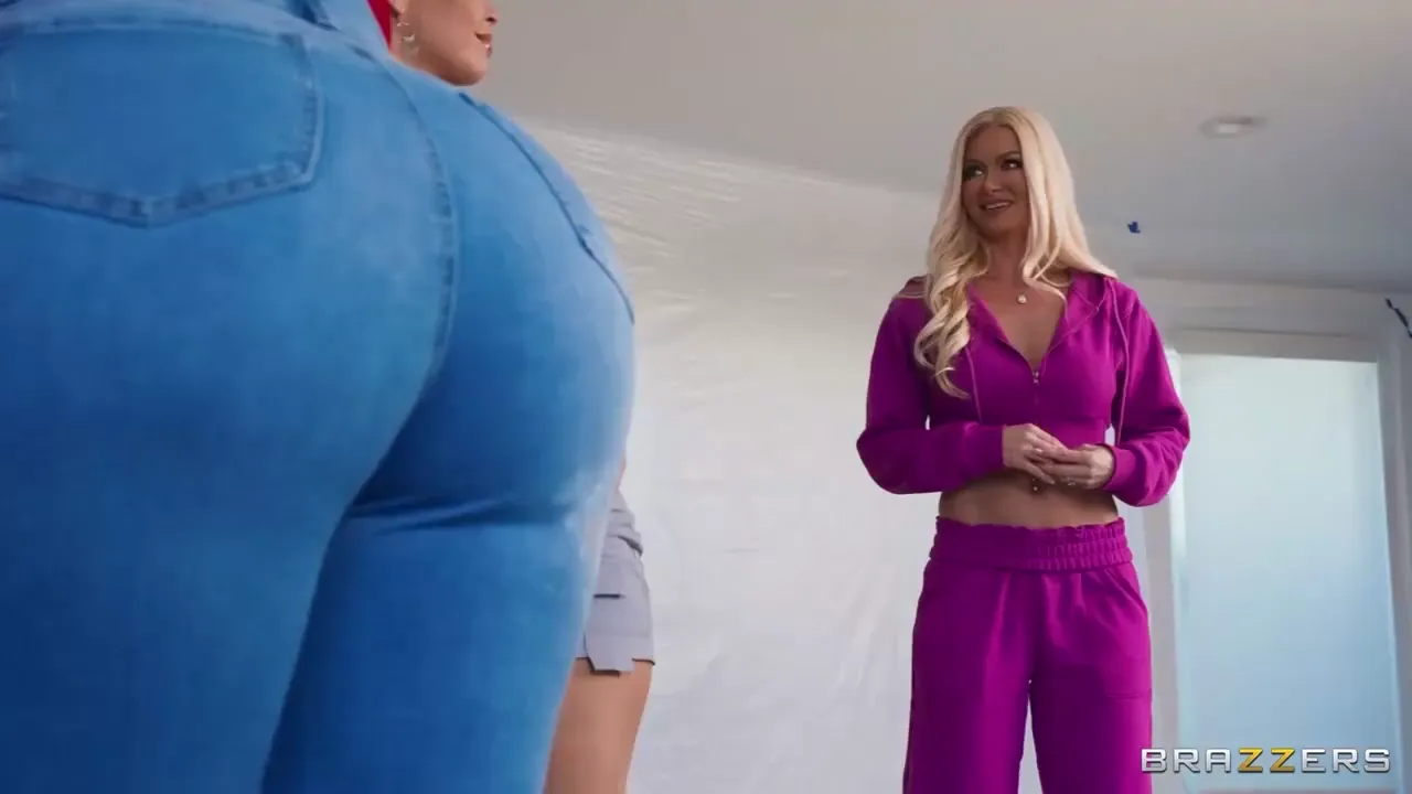 Blonde Bombshell Enjoys a Fun-Filled Day with Friends