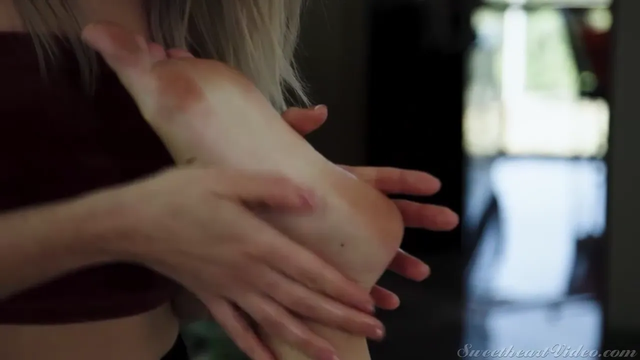 Charming Blonde Enjoys a Sensual Massage with a Surprise Twist