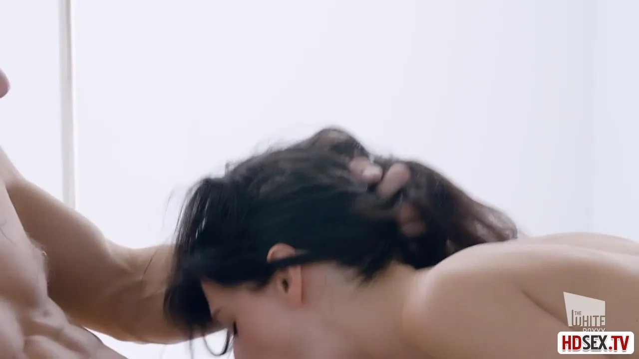 Dark-Haired Beauty Bounces in Stockings After Oral Pleasure