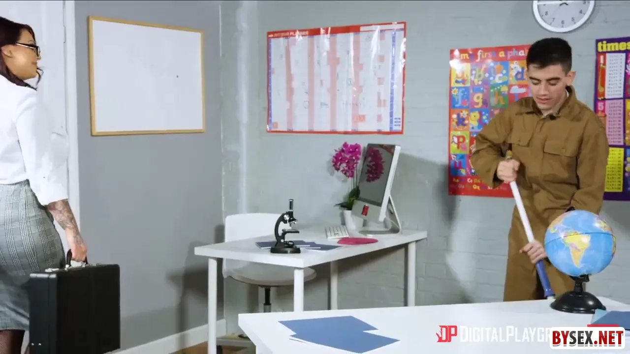 Seductive Teacher with Curves Seeks Passionate Encounter