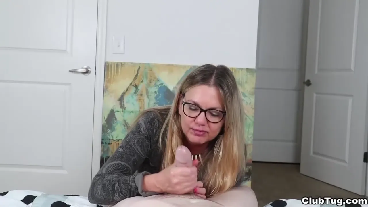 Curvy Mature Woman Delivers an Incredible Oral Experience