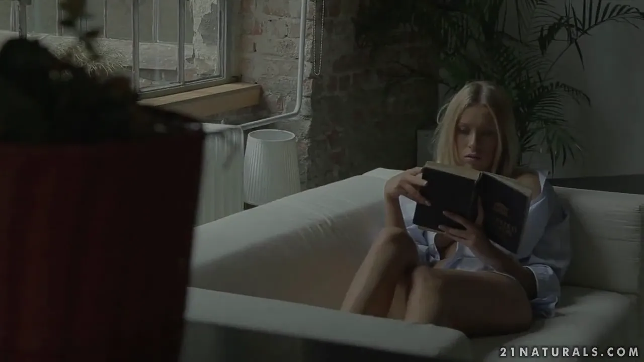 Sexy Blonde Teen Super Model: Innocence
