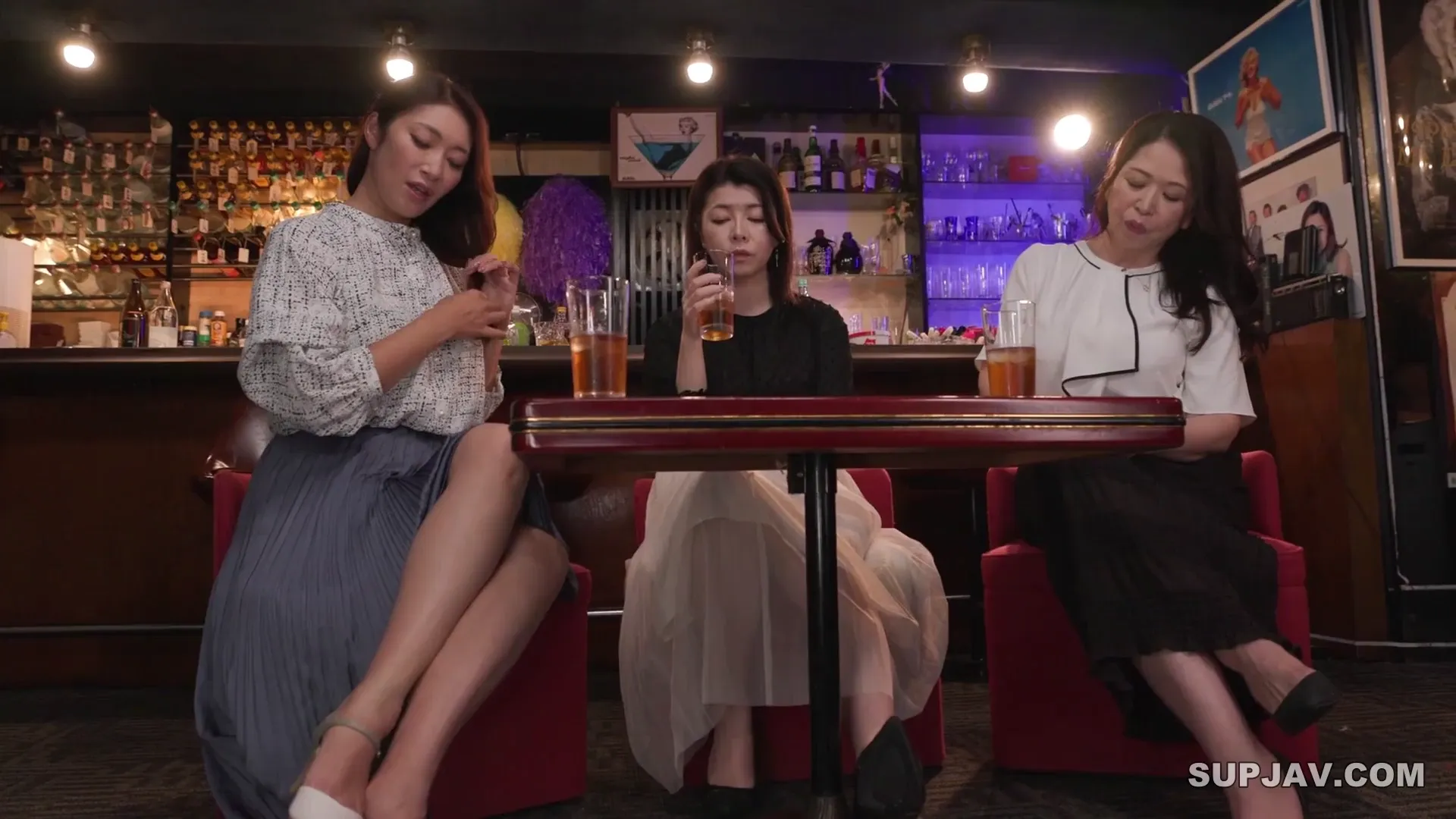 T38 040 A Depressed, Beautiful, And Sexy Barmaid Provides Intense Services In A Run down Bar!ãReiko Kobayakawa å°æ©å·æå­ Natsuko Kayama å å±±ãªã¤å­ Rin Okae ç·å·åã